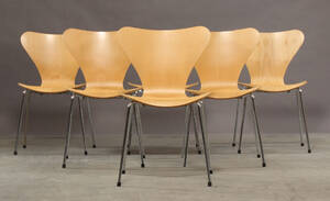 Arne Jacobsen. Sæt på seks stole, model 3107 i ahorn 6 