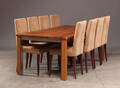 Spisebord i massiv valnøddetræ med tilhørende stole 9 Denne vare er sat til omsalg under nyt varenummer 4348660