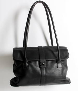Chaneltaske i sort skind. Stor model.