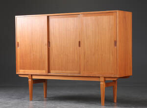 Skænk af teaktræ, dansk møbelproducent 