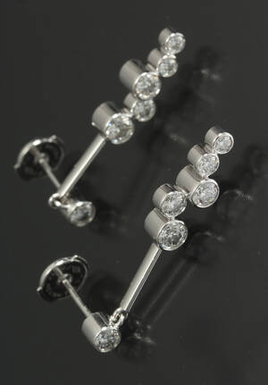 Georg Jensen. Cascade ørespyd, 18 kt. hvidguld 2