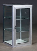 Glasmontre af aluminium og glas