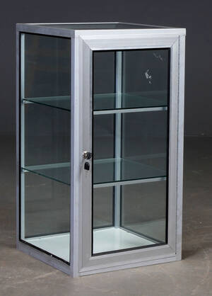 Glasmontre af aluminium og glas