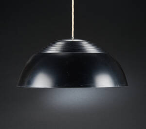 Arne Jacobsen for Louis Poulsen. AJ-pendel Ø 50 cm