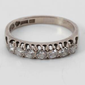 ALLIANSRING 7st diamanter ca0.56ct, vitguld 18k