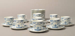 Kgl. P. Musselmalet Helblonde theservice i porcelæn. 33