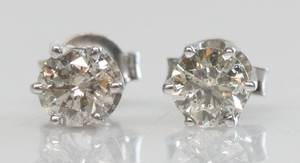 Par brillantørestikker, ca. 0.72 ct. 2