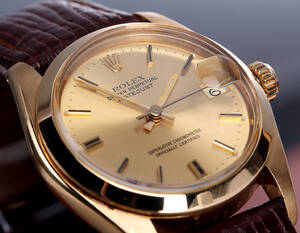 Rolex Datejust. Midsize dameur i 18 kt. guld med champagnefarvet skive, ca. 1975