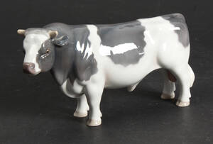 Bing  Grøndahl. Tyr af porcelæn