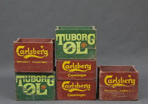 Samling ældre ølkasser af træ. 6