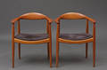 Hans J. Wegner 1914 - 2007. Par armstole The Chair, model JH-503