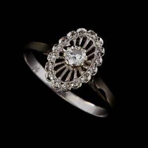 Ring 18 k vitguld diamanter