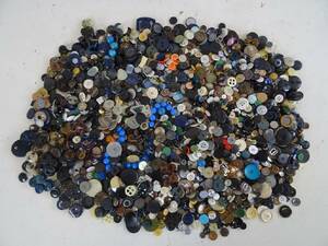 Parti med knappar, 3kg. A334