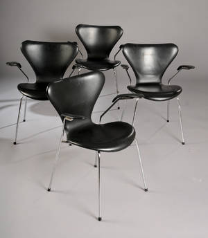 Arne Jacobsen 1902-1971. Fire armstole, model 3207 4