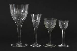 Glasservisdelar med helgaslipning