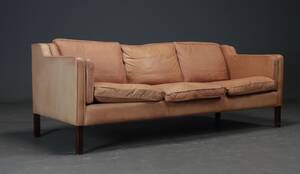 Dansk møbelproducent. Tre-personers sofa, læder Denne vare er sat til omsalg under nyt varenummer 4955745