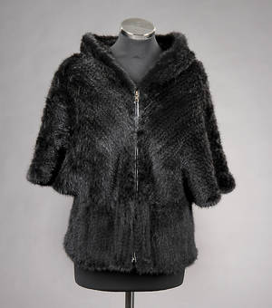 Poncho-jakke af strikket mink. Scanblack. Str. L