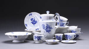 Royal Copenhagen. Blå Blomst, kaffeservice af porcelæn 36