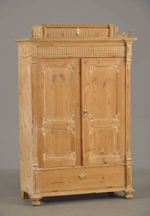 Klædeskab af afsyret fyr, 1800-tallet