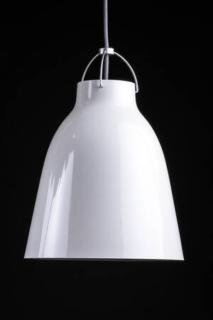 Cecilie Manz for Lightyears. Caravaggio pendel af hvidlakeret metal, model P2