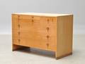 Hans J. Wegner 1914 - 2007. Kommode i eg