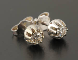 Par ørestikker af 14 kt. hvidguld med brillanter 2