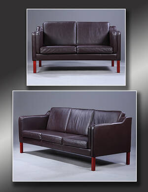 Dansk møbelproducent. Fritstående sofasæt, mørkebrunt læder. 2 