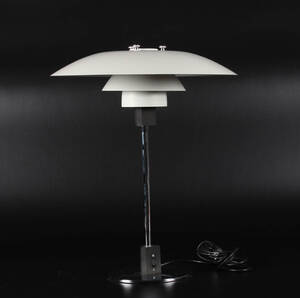 Poul Henningsen for Louis Poulsen. PH 4,5-3,5 bordlampe