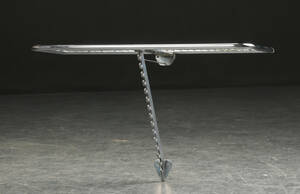 Væghængt hattehylde af aluminum, moderne møbeldesign Denne vare er sat til omsalg under nyt varenummer 4014669