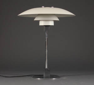 Poul Henningsen 1894-1967. PH 43 bordlampe