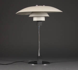 Poul Henningsen 1894-1967. PH 43 bordlampe