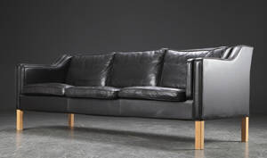 Mogens Hansen. Tre-pers. sofa, klassisk model, sort læder