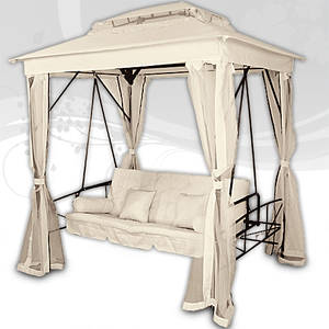 Stor overdækket pavillion med integreret hængesofaseng.