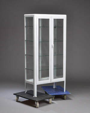 Tandlægeskab af hvidlakeret metal Denne vare er sat til omsalg under nyt varenummer 4338613