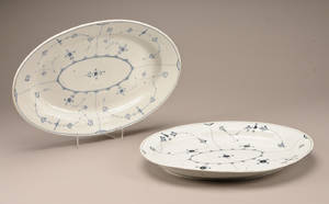 Kgl.P. To ældre musselmalede fade 2