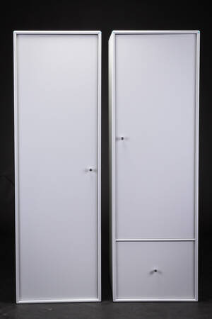 Peter J. Lassen. Par Montana moduler, klædeskab og skab C016 serie 2