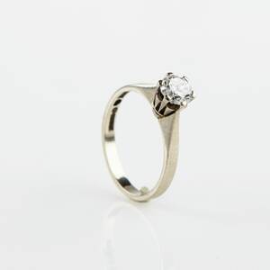 Ring 18 k vitguld briljant