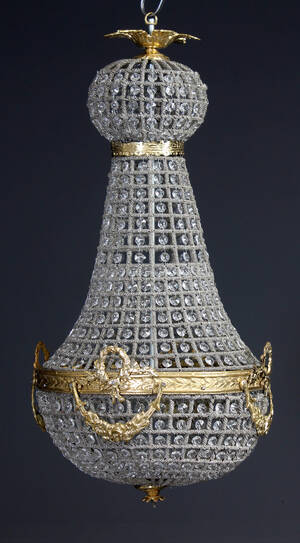 Sækkeformet prismekrone i empireform