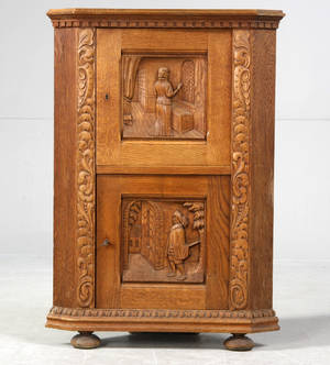 Hjørneskab af egetræ, 1900-tallet