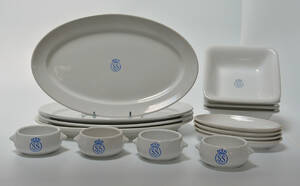 Royal Copenhagen, jernporcelæn. Dele til spisestel af hvidt porcelæn, dekoreret med logo16 