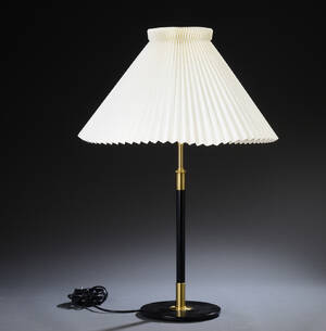 Aage Petersen for Le Klint. Bordlampe, model 352 
