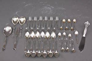 Samling blandet sølvbestik 904 gr 42