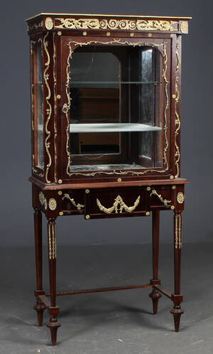 Vitrineskab af bejdset træ Denne vare er sat til omsalg under nyt varenummer 4348352