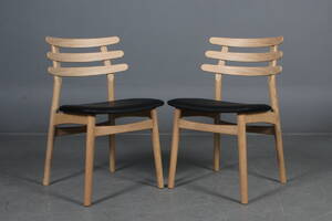 Poul M. Volther. Par stole af lakeret eg. Model J 48 2