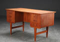Skrivebord af teak, 1950erne, dansk møbelproducent