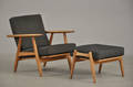 Hans J.  Wegner 1914-2007 Stol model Ge-240 samt skammel