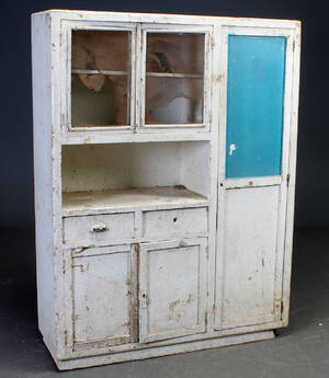 Viktualie skab af bemalet træ, 1900-tallet