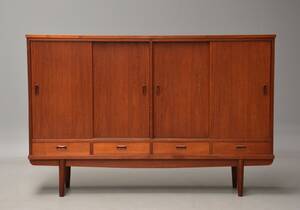 Dansk møbelproducent høj skænk i teak