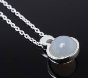 Kurt Nielsen, Mini Moon halskæde med vedhæng med agat