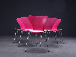 Arne Jacobsen 1901-1971. Fem stole, model 3107. 5